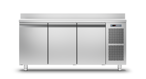 PremiumLine Kühltisch Master GN 3 Türen -2°+8°C mit Arbeitsplatte und Aufkantung (Höhe 710mm)